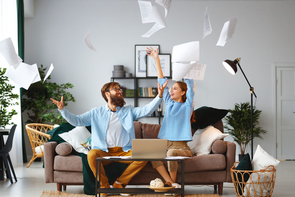 Immagine richiesta prestito veloce online coppia felice